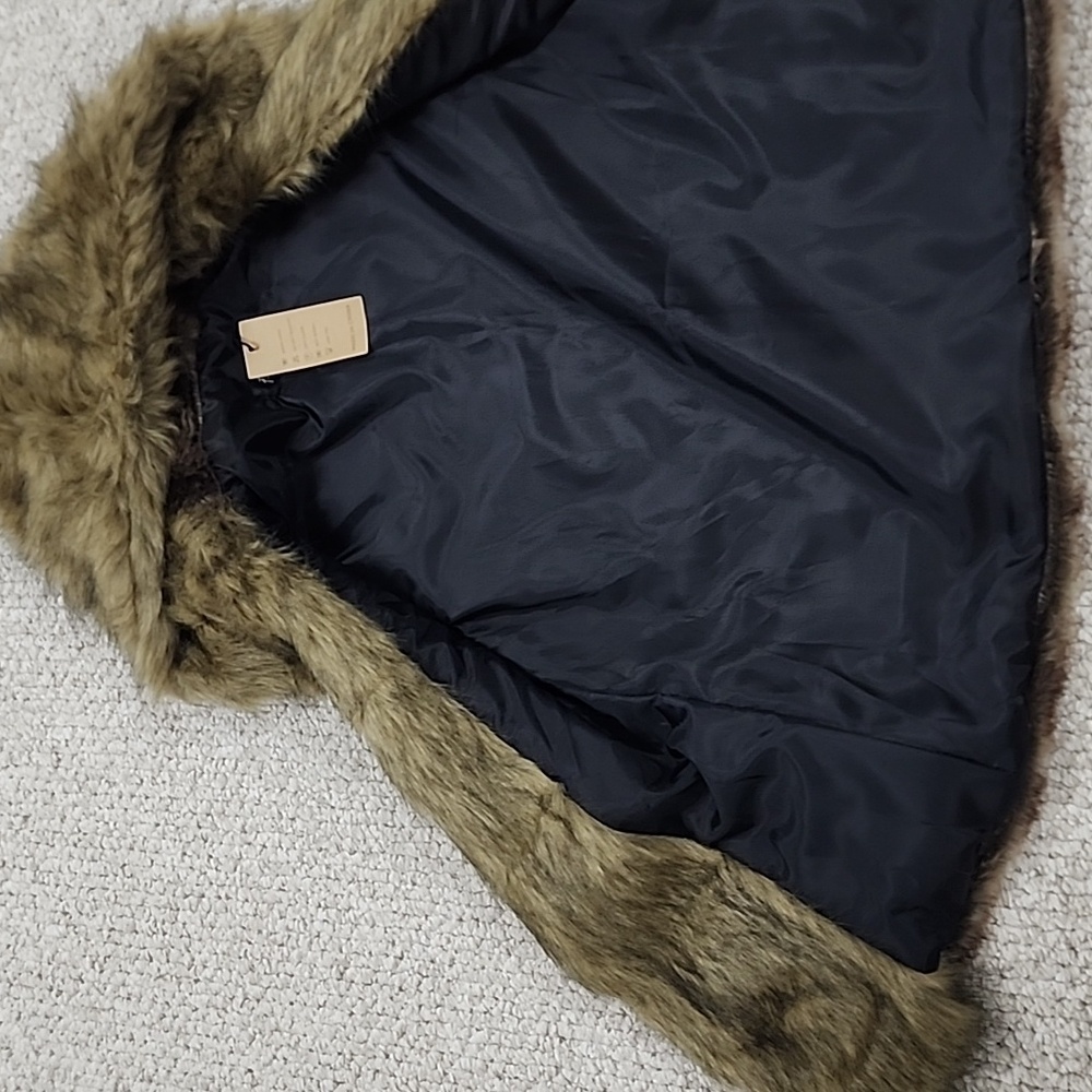 Faux Fur Hooded Vest - Picture 15 of 16